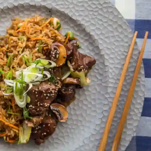 Stir Fry Lomo, Bok Choi, Setas y Camarón
