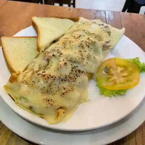 Crepe Solomito y Queso Al Tomate