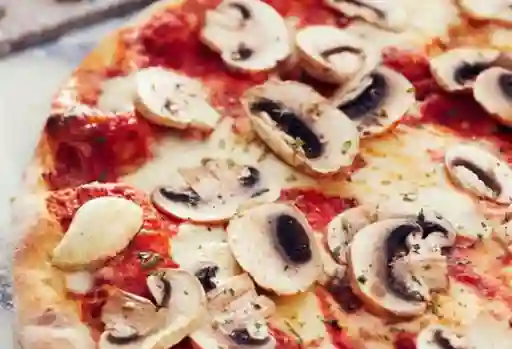Pizza Champiñones Mediana 8 Porciones