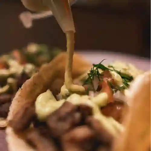 Taco de Tinga de Pollo con Queso