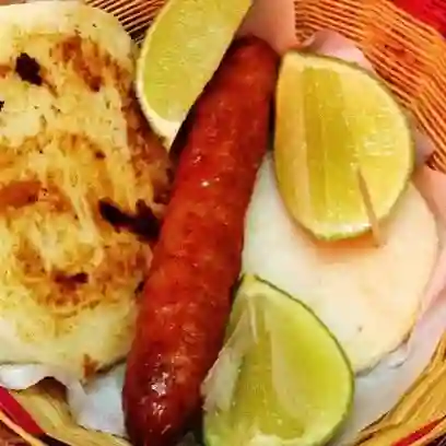 Chorizo con Arepa