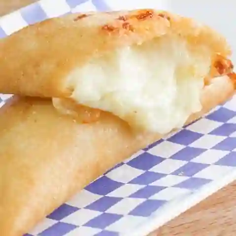 Empanada Grande de Queso Mozarela