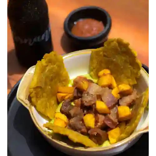 Guacamole Achicharronado