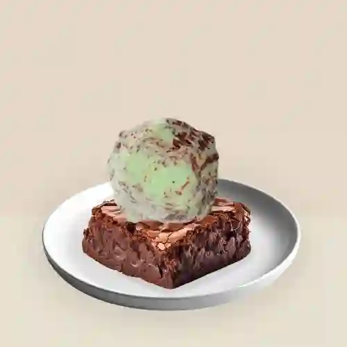 Brownie con Helado de Menta Chocolate