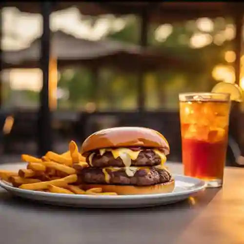 Hamburguesa Artesanal Doble Carne + Papas y Gaseosa