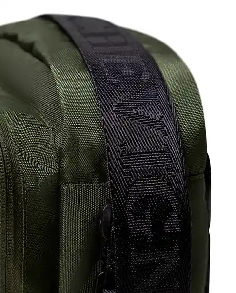 Morral Racing Negro Sombrio Ultraoscuro Chevignon