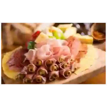 Tablita de quesos con jamón