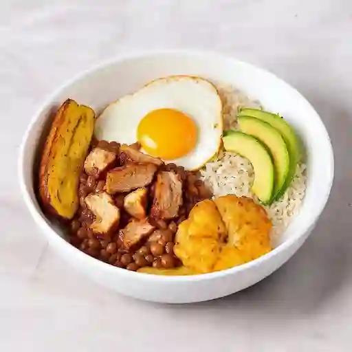 Frixoles con Chicharron, Carne Molida y Huevo Frito