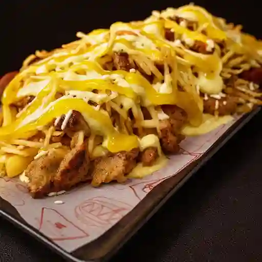 Salchipapa escocesa