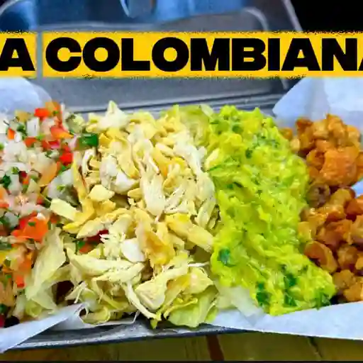 Salchipapa colombiana