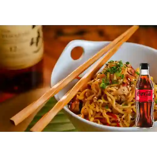 Combo Yakisoba de Cerdo + Coca Cola Sin Azúcar 300ML