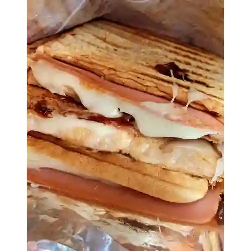 Sándwich Jamón y Queso