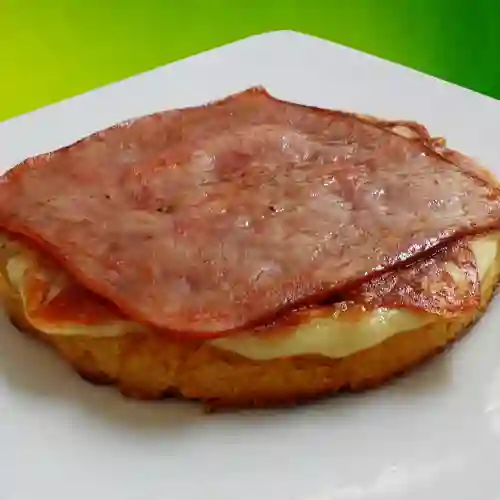 Arepa con Jamón Mozzarella
