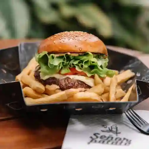 Burger Clásica con Papas
