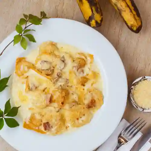 Ravioli Maduro y Queso Carbonara