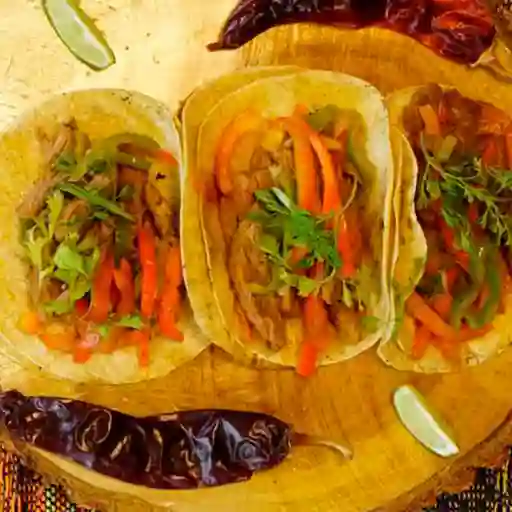 Tacos de fajitas de res y pimentón