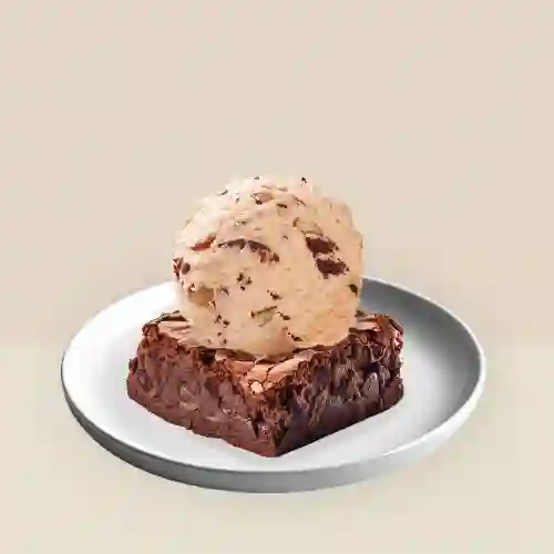 Brownie con Helado de Almendra