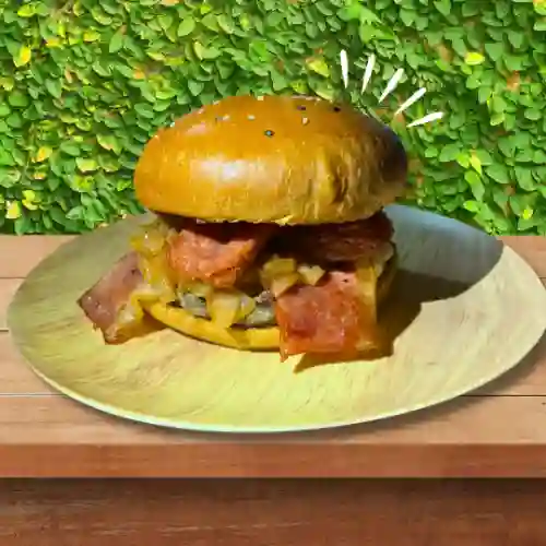 Burger Ranchera con Papas