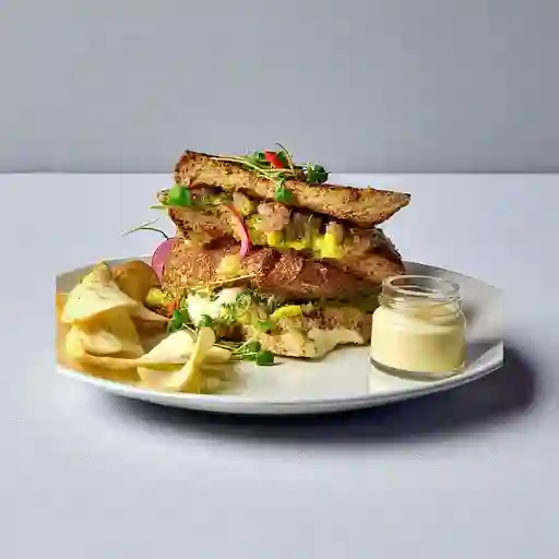 Sandwich de tartar de atún