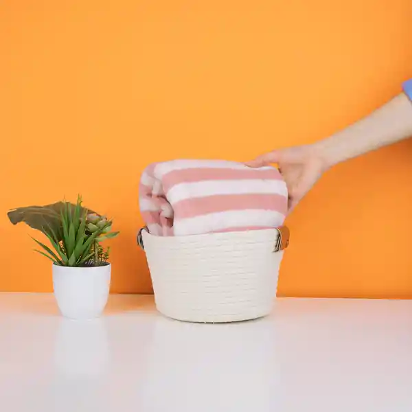 Toalla de Baño Rayada Serie Rosa Miniso