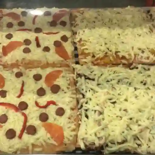 Pizza Porción Cuadrada-escoge 3 Toppings