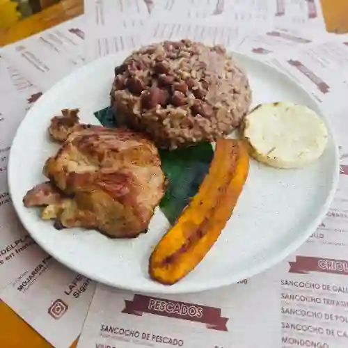 Desayuno Paisa con Cerdo