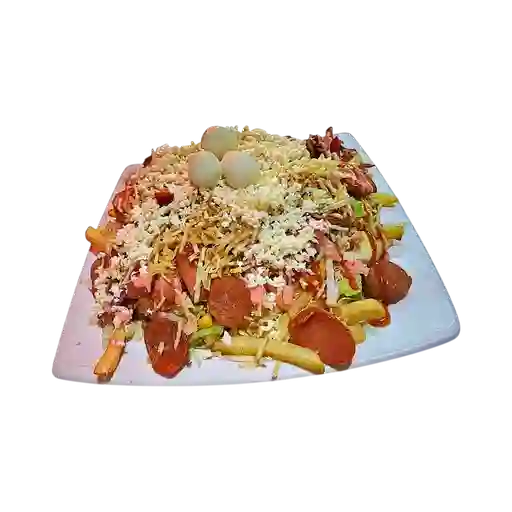 Salchipapa costeña