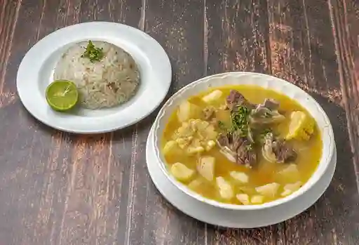 Sancocho de costilla mediano 24 oz.