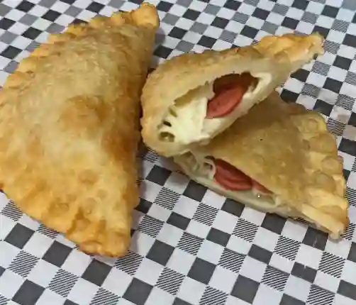 Empanada Salchicha con Queso