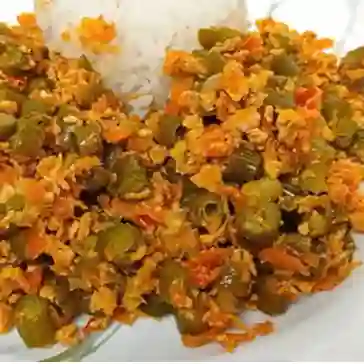 Bandeja con habichuela y sopa del día