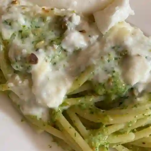 Spaguetti Pesto de Pistacchio E Burrata
