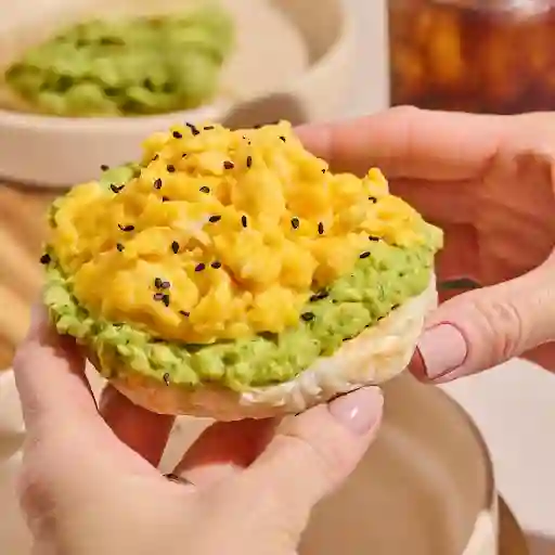 Arepa De Yuca & Aguacate