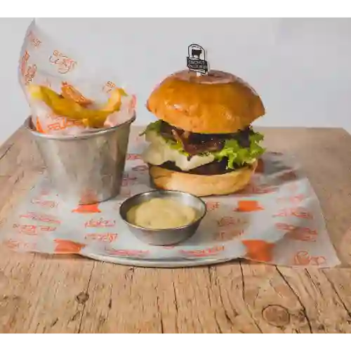 Goleadora Burger + Papas