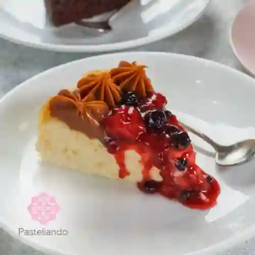 Porcion Torta Cuajada con Frutos y Arequ