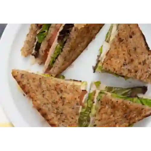 Sándwich Club Pollo Sabana