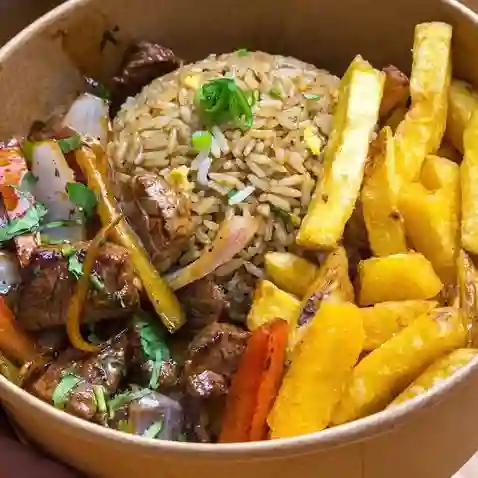 Chaufa con Lomo Saltado