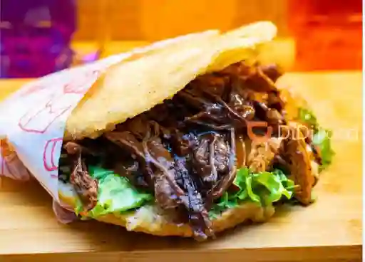 Arepa de Carne Desmechada