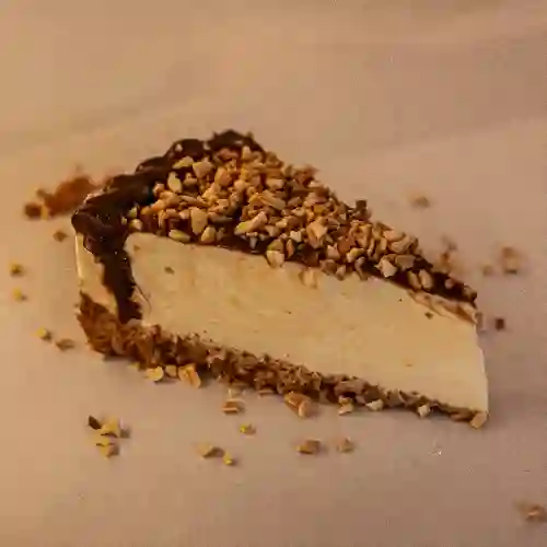 Porción de Cheescake Chocolate y Maní