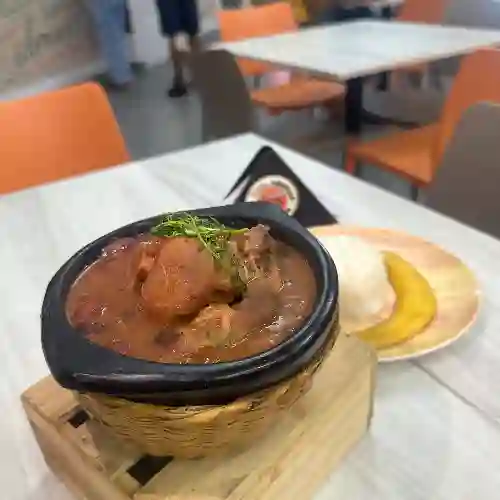 Frijol con Codillo