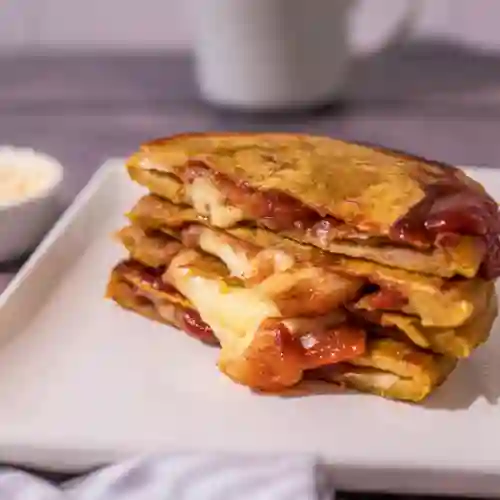 Arepas Maduro Rellenas Queso y Bocadillo