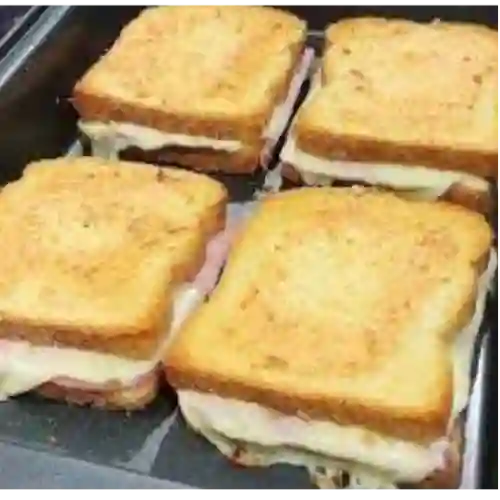 Sándwich Bimbo de la Casa