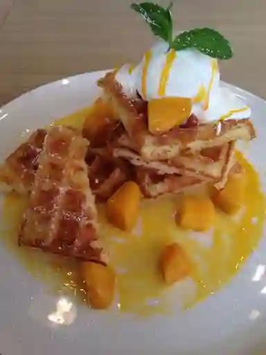 Waffle Frutos Amarillos y Helado