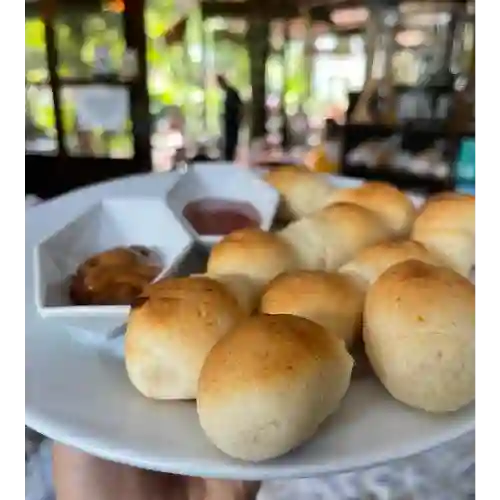 Mini Pandebonos con Arequipe
