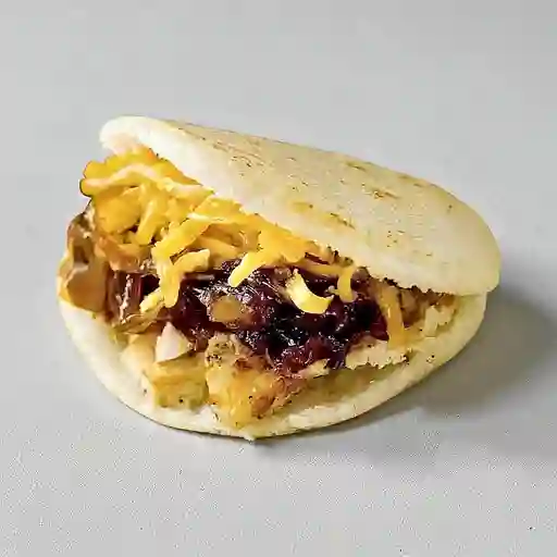 Gordita Picante de Carne, Pollo y Queso