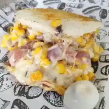 Arepa Maiz y Tocineta en Combo