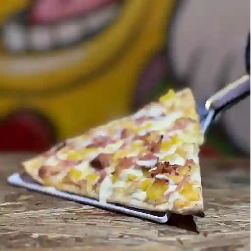 Pizza hawaina mediana +coca cola 1.5l