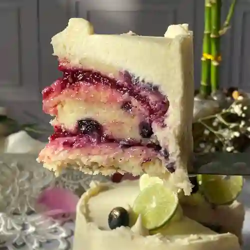 Lemon And Blueberries Cake (Porción)