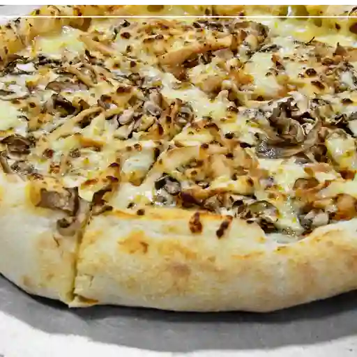 Pizza mediana pollo y champiñones