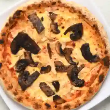 Pizza Pollo Funghi (champiñones)