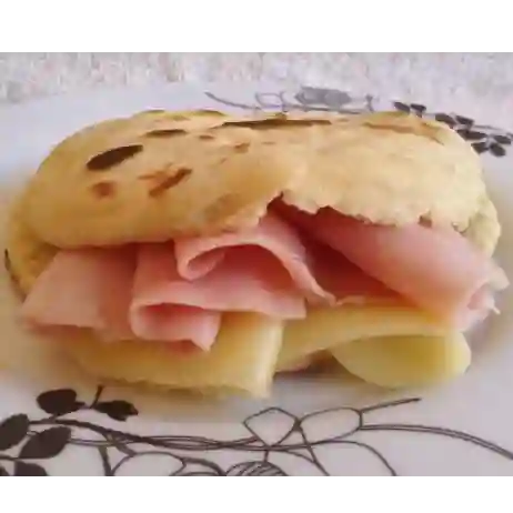 Arepa de Jamón y Queso